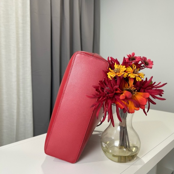 Michael Kors Jet Set Red Travel Tote - Picture 4 of 8